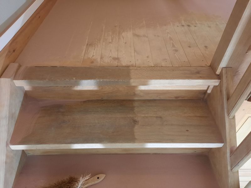 Marches d'escalier en bois décapées – Guillaume Menuiserie