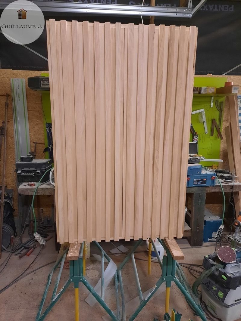 Panneau à lamelles en fabrication – Guillaume Menuiserie