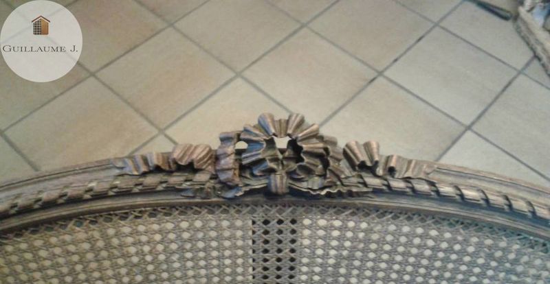 Détail sculpté d'une tête de lit cannée – Guillaume Menuiserie