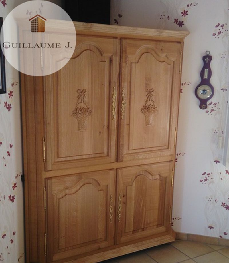Armoire en chêne sculptée – Guillaume Menuiserie