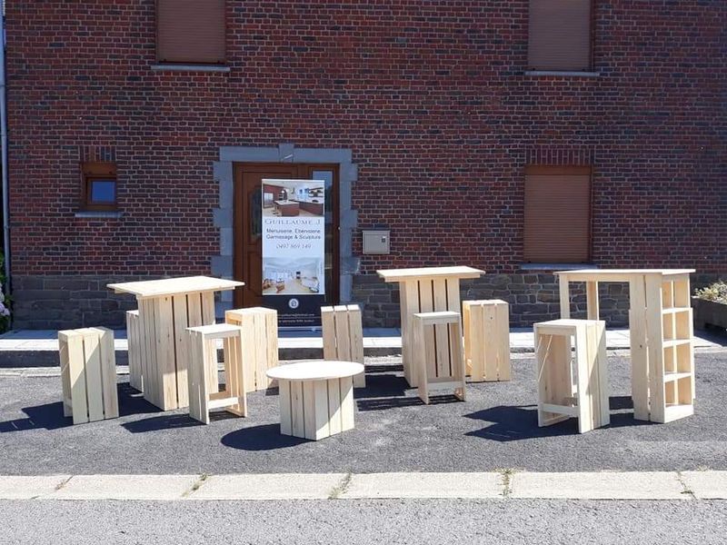 Tables hautes et tabourets en bois – Guillaume Menuiserie