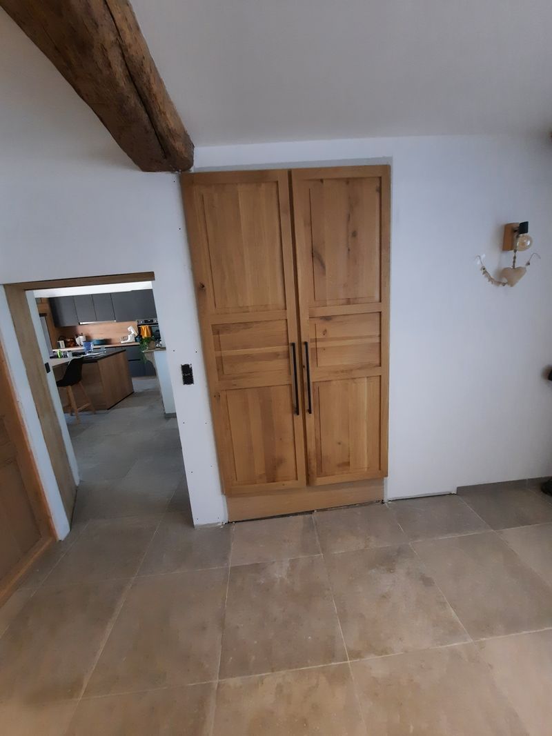Armoire intégrée en bois – Guillaume Menuiserie
