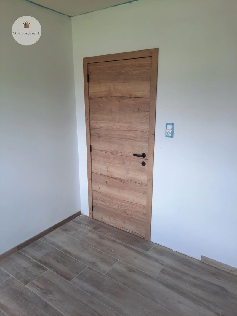 Porte intérieure moderne en décor bois – Guillaume Menuiserie